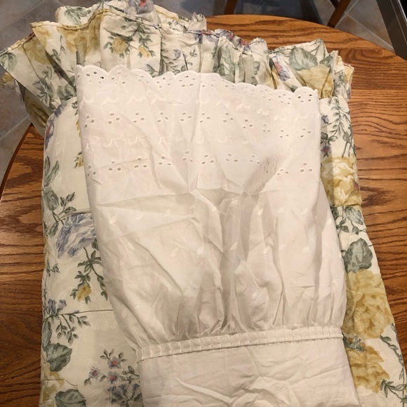 Single/twin bed blanket & eyelet mattress cover - Picture 10 of 11